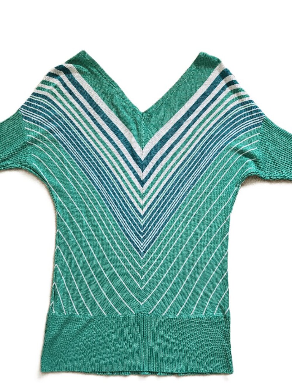 New York & Company Green & White V Neck Short Sleeve Sweater